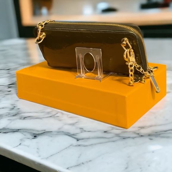 SOLD - Louis Vuitton Rare Long zippy ON CHAIN - Picture 10 of 16